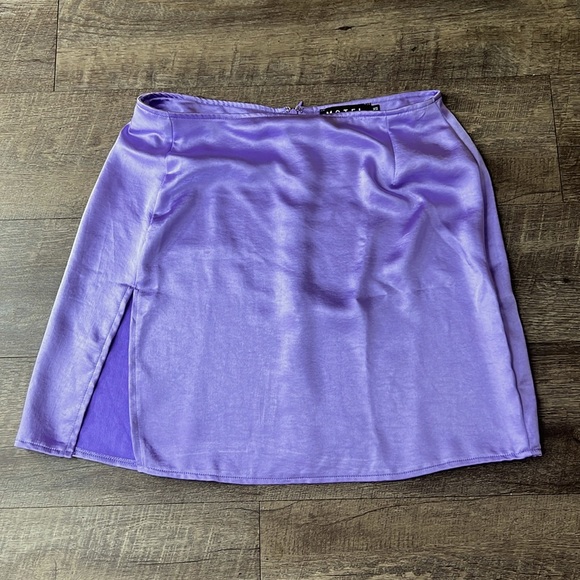 Motel rocks purple satin skirt (model picture shows accurate color) - Picture 1 of 7